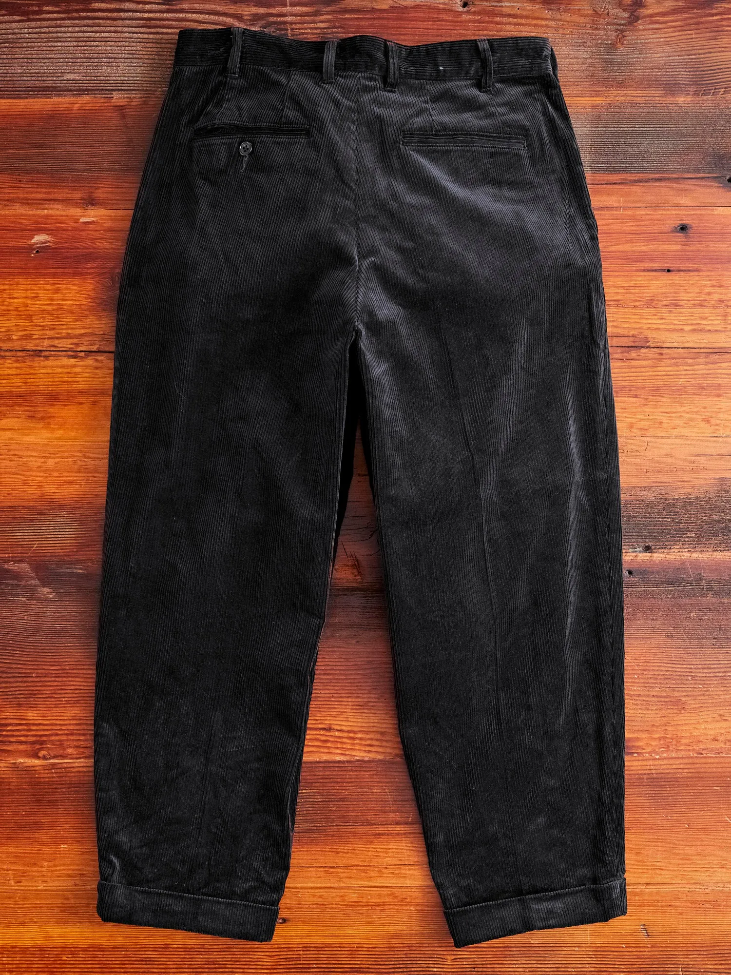 2-Pleat Corduroy Trousers in Charcoal Grey