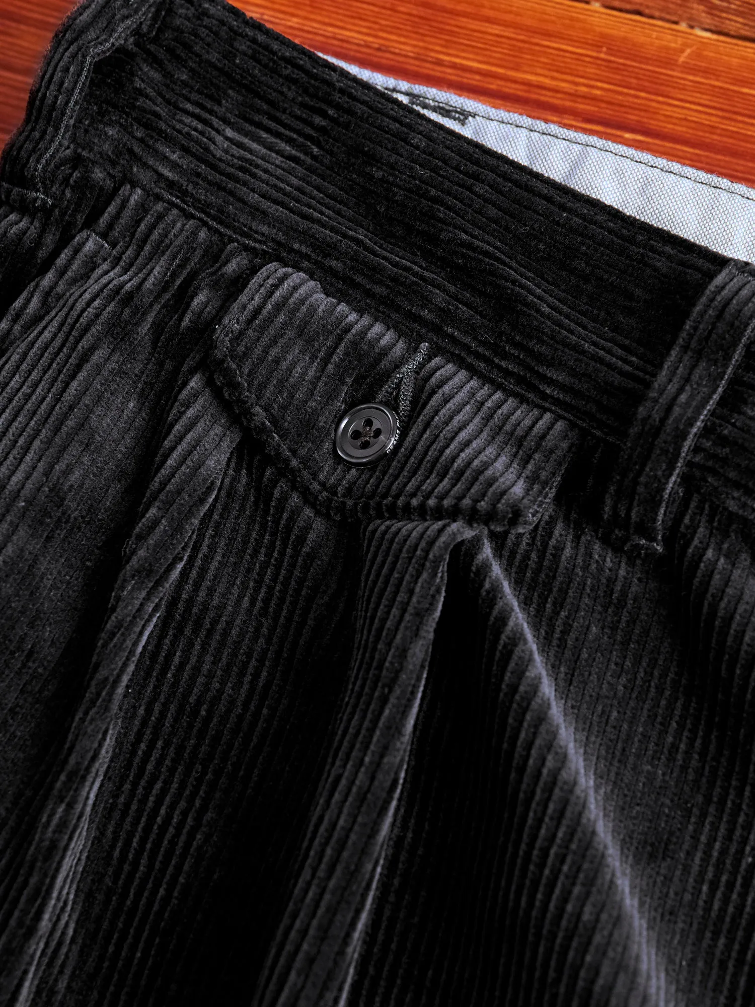 2-Pleat Corduroy Trousers in Charcoal Grey