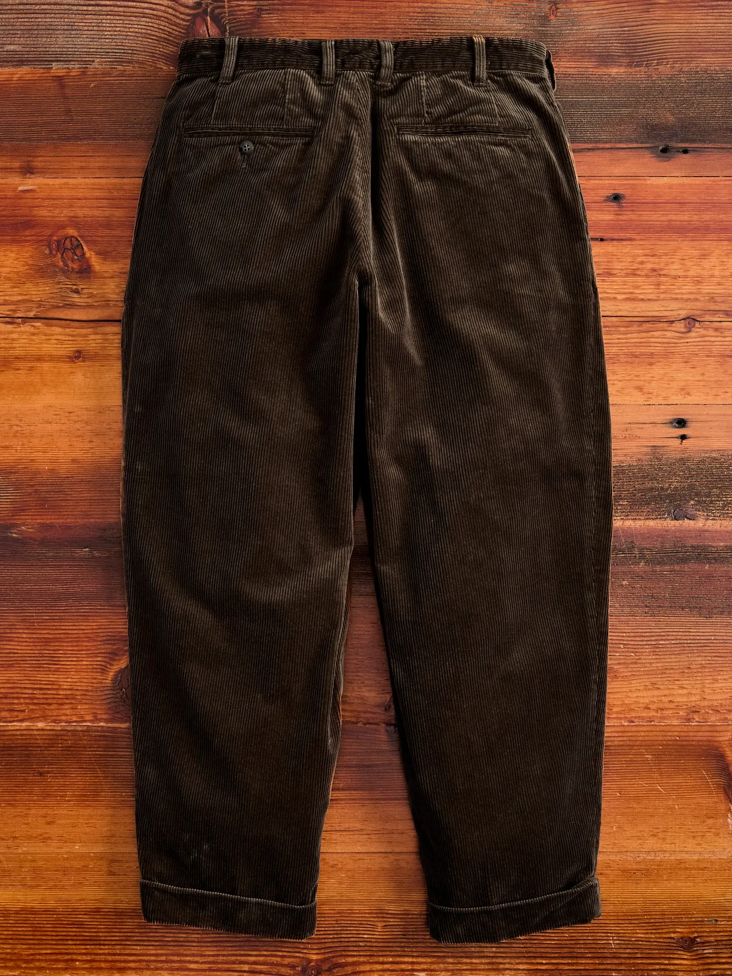 2-Pleat Corduroy Trousers in Dark Brown