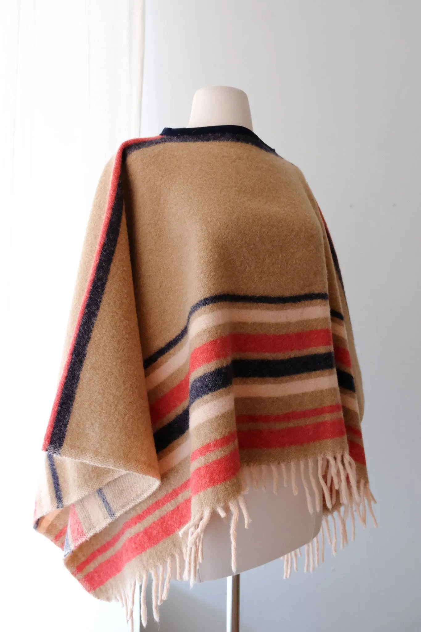 Classic 1970's Wool Blanket Fringed Poncho / OS