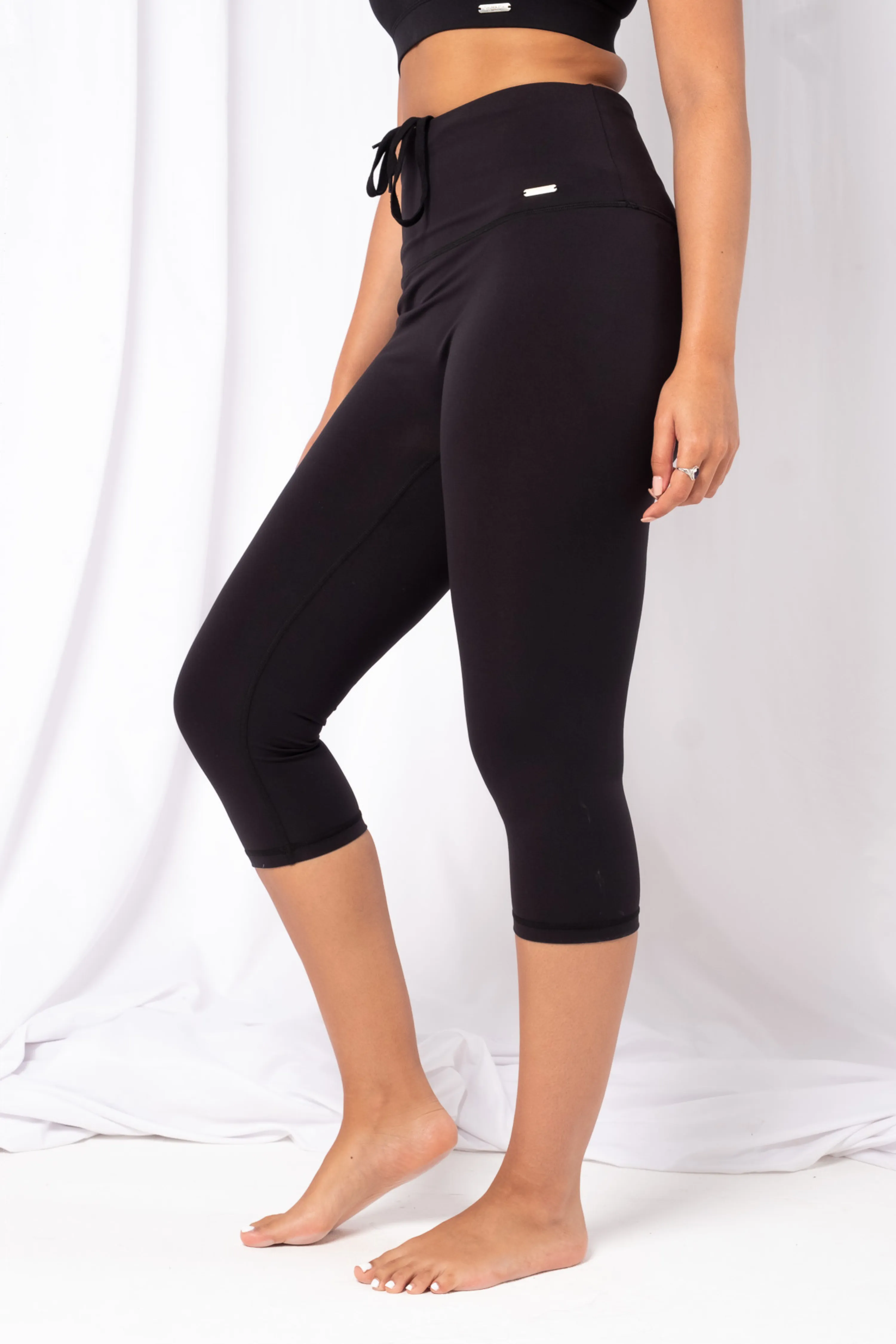 High Waisted 3/4 Capri Leggings Matte Black