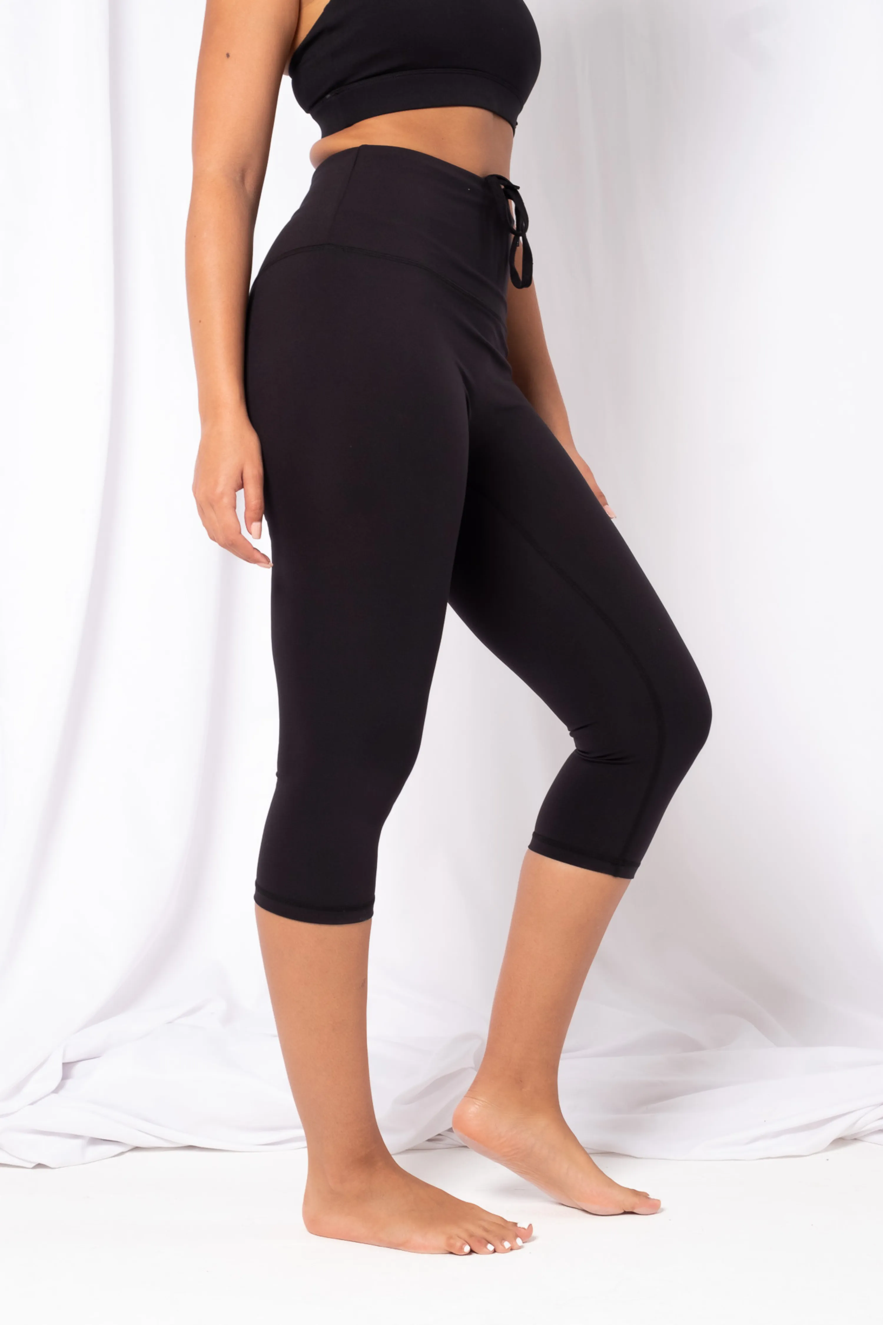 High Waisted 3/4 Capri Leggings Matte Black