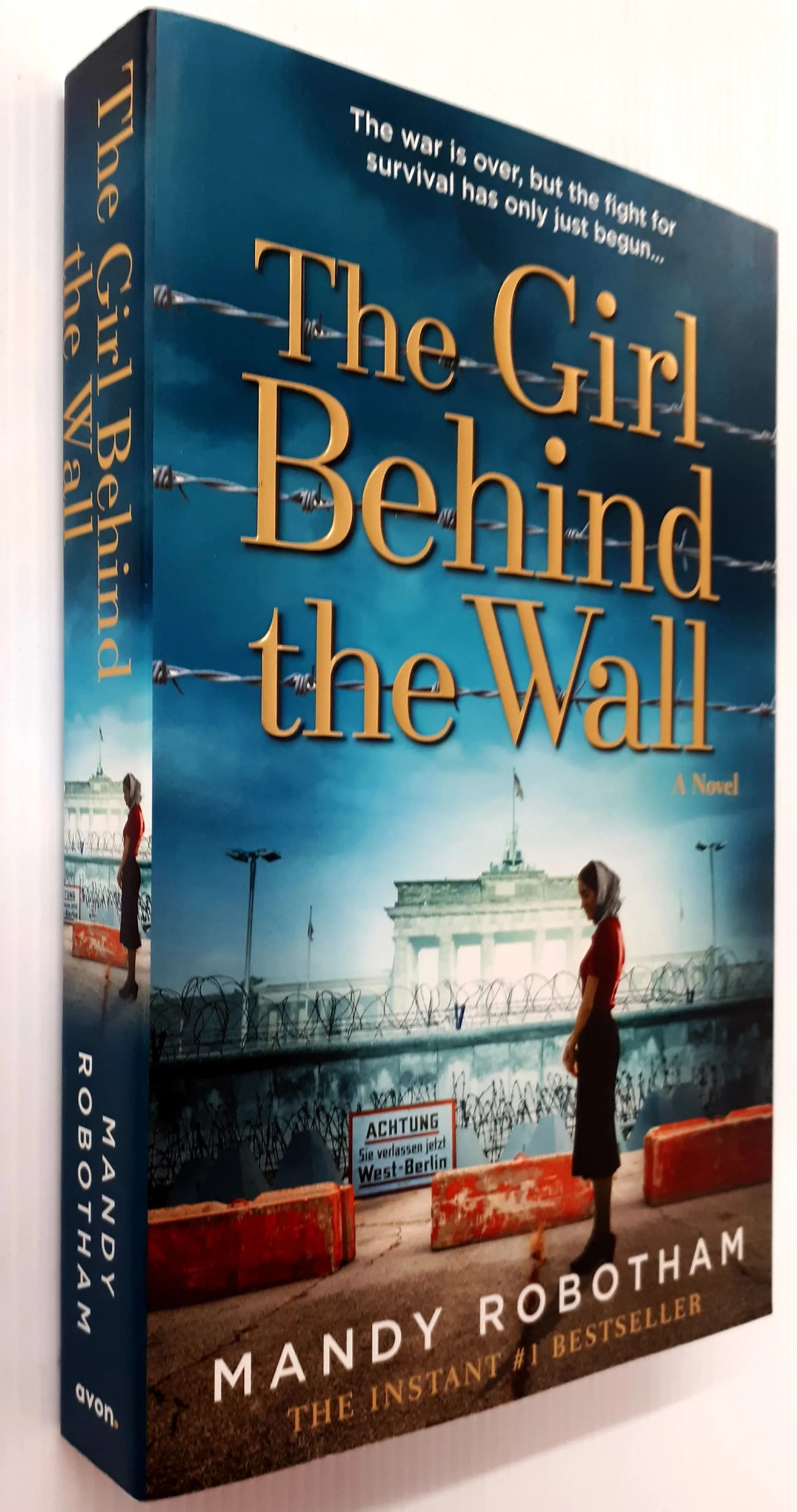 THE GIRL BEHIND THE WALL - Mandy Robotham